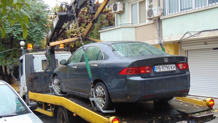 Паяци са вдигнали 1200 автомобила от зелени площи в София през последните шест месеца